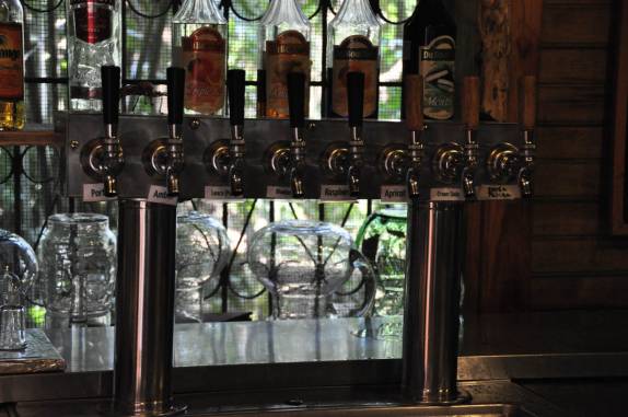 A D&D Brewery, a primeira microcervejaria do país, na região do lago Yojoa, parte central de Honduras